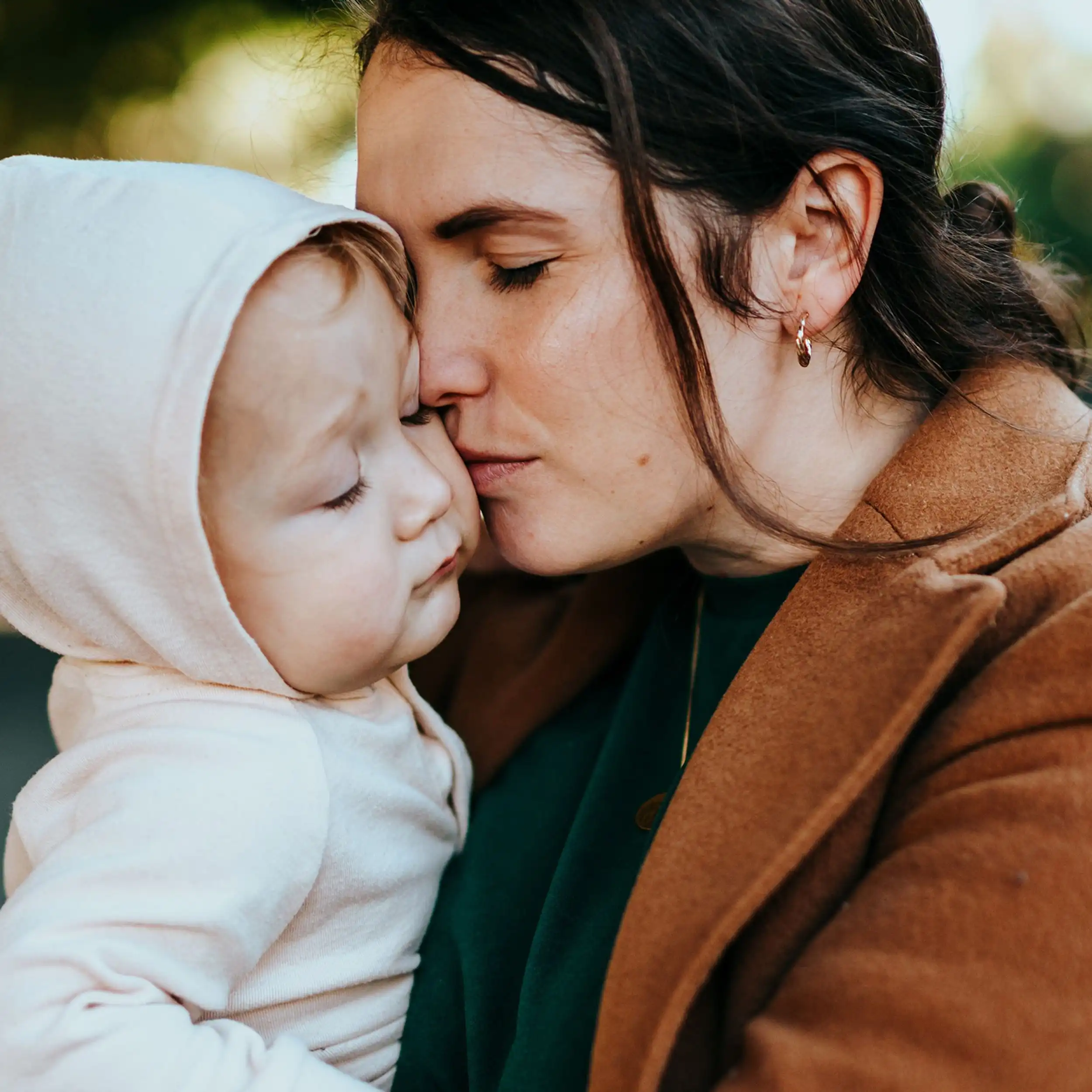 Simple grounding practices for busy expecting moms
